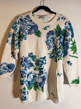 Adrienne Vittadini Cream Crewneck Sweater with Blue & Green Floral size M